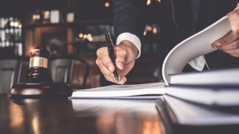 עורך דין חוזים